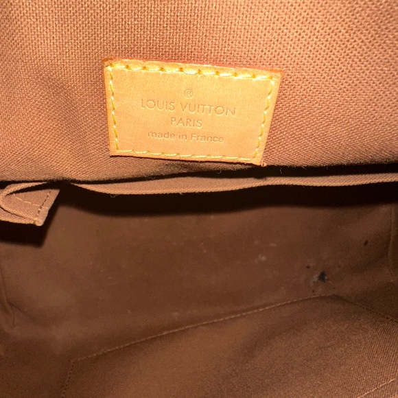 Louis Vuitton Tivoli
Brown Monogram Handbag
🔥🔥🔥🔥🔥🔥🔥🔥 - Picture 7 of 11